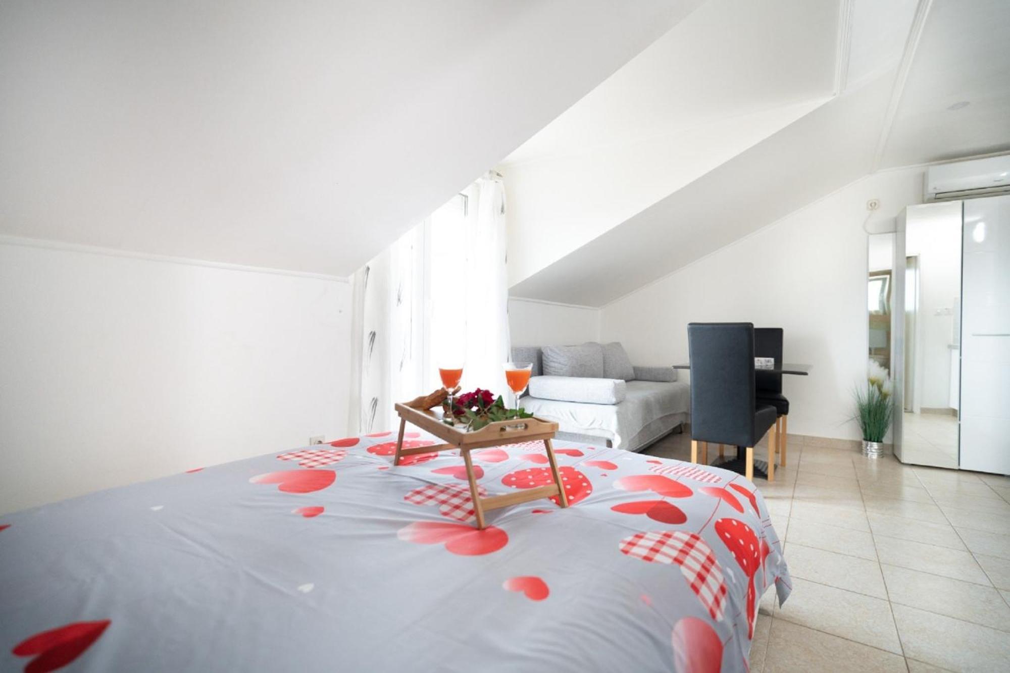 Apartments Milic Горни Карин Екстериор снимка