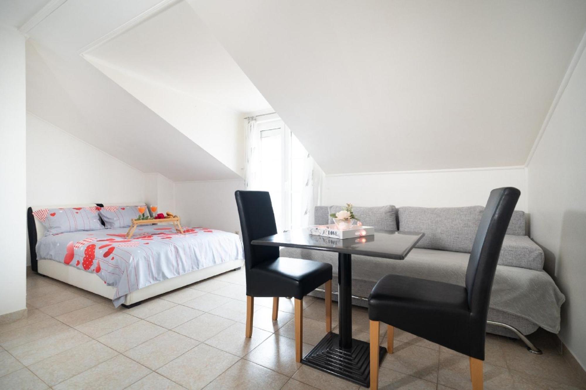 Apartments Milic Горни Карин Стая снимка