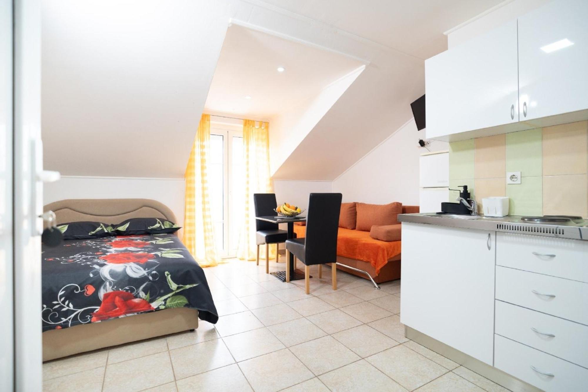 Apartments Milic Горни Карин Екстериор снимка