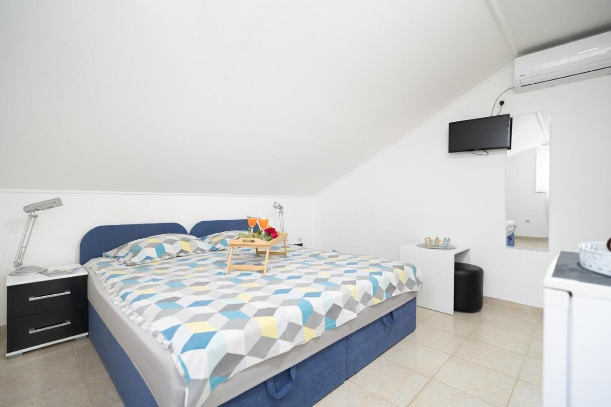 Apartments Milic Горни Карин Екстериор снимка