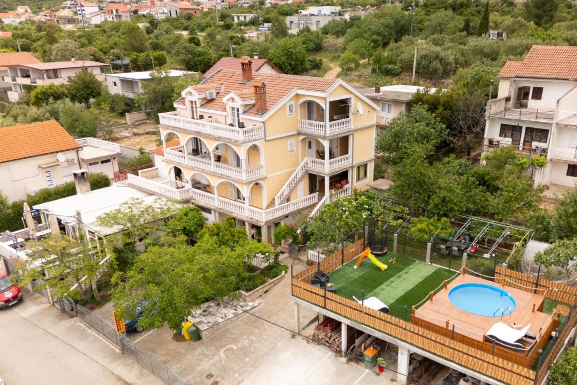 Apartments Milic Горни Карин Екстериор снимка