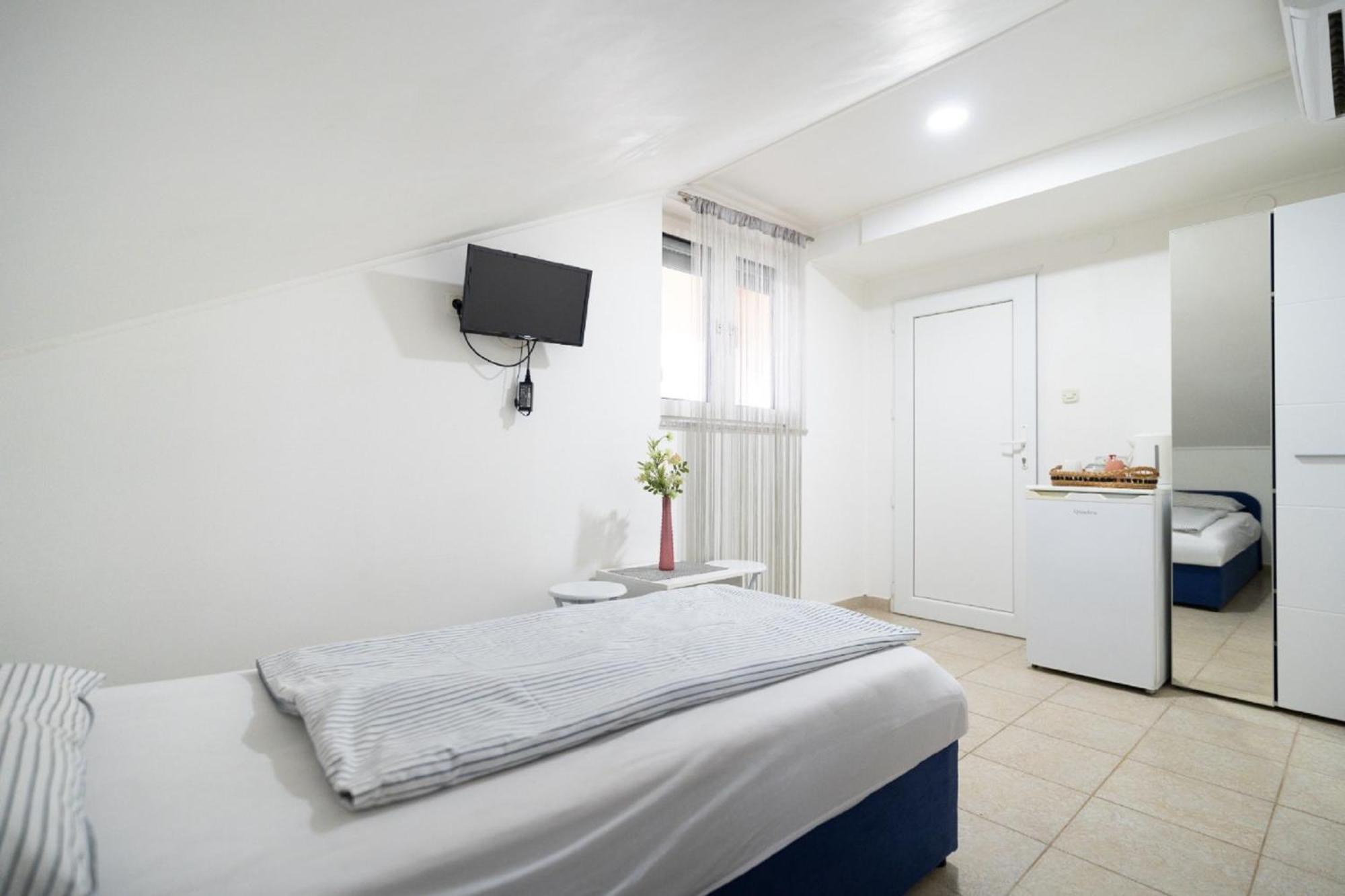 Apartments Milic Горни Карин Екстериор снимка