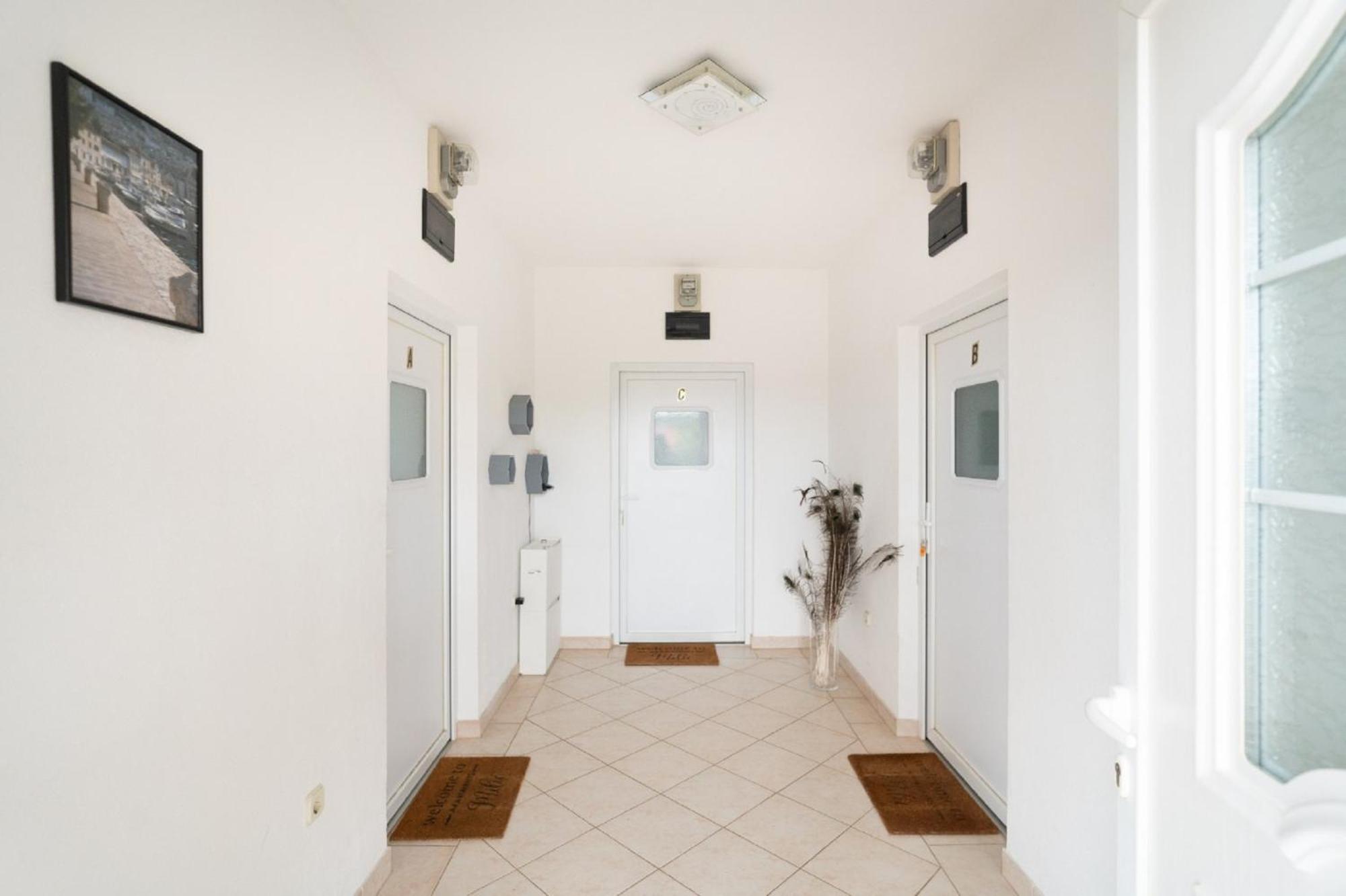 Apartments Milic Горни Карин Екстериор снимка
