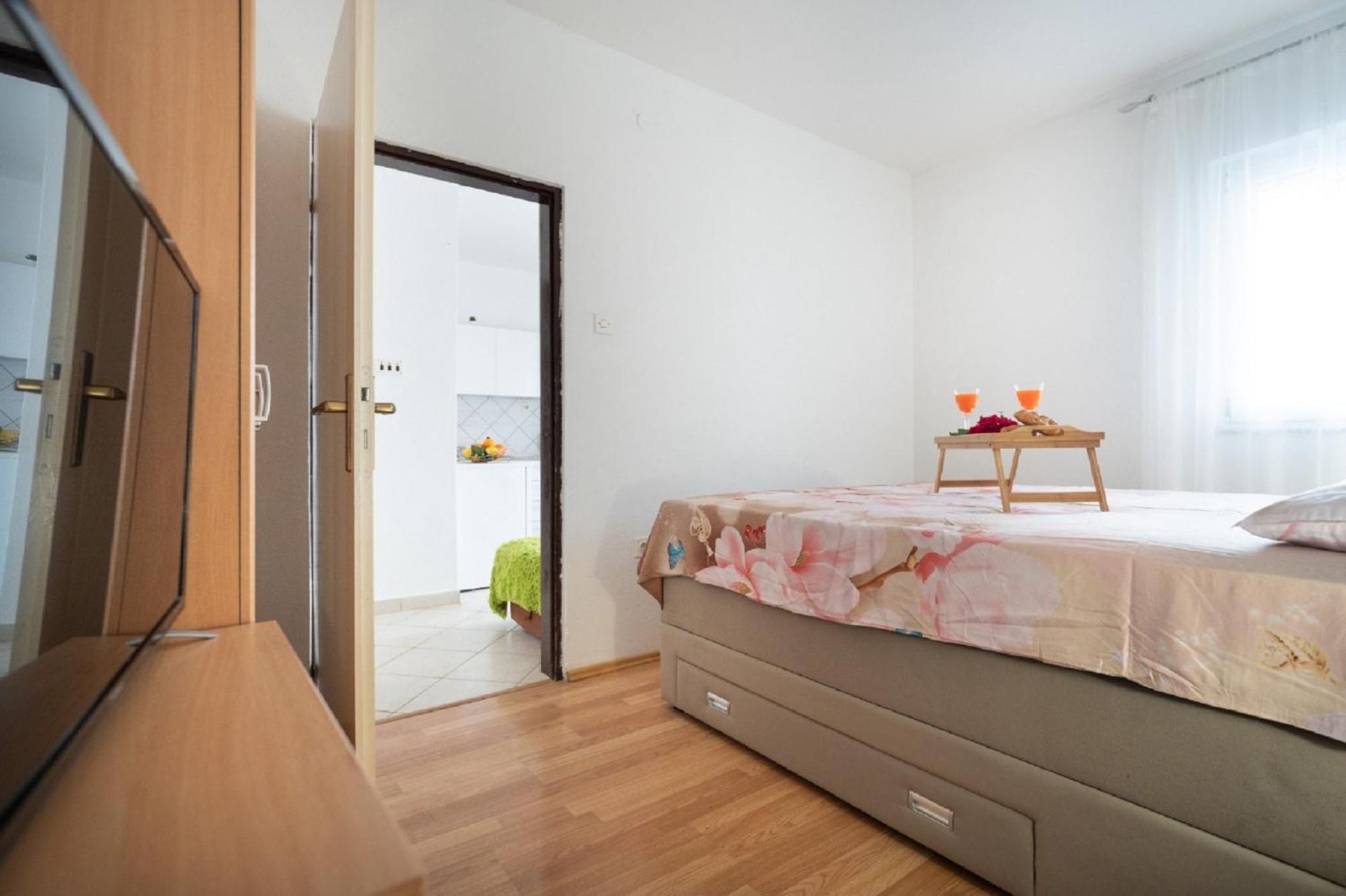 Apartments Milic Горни Карин Екстериор снимка
