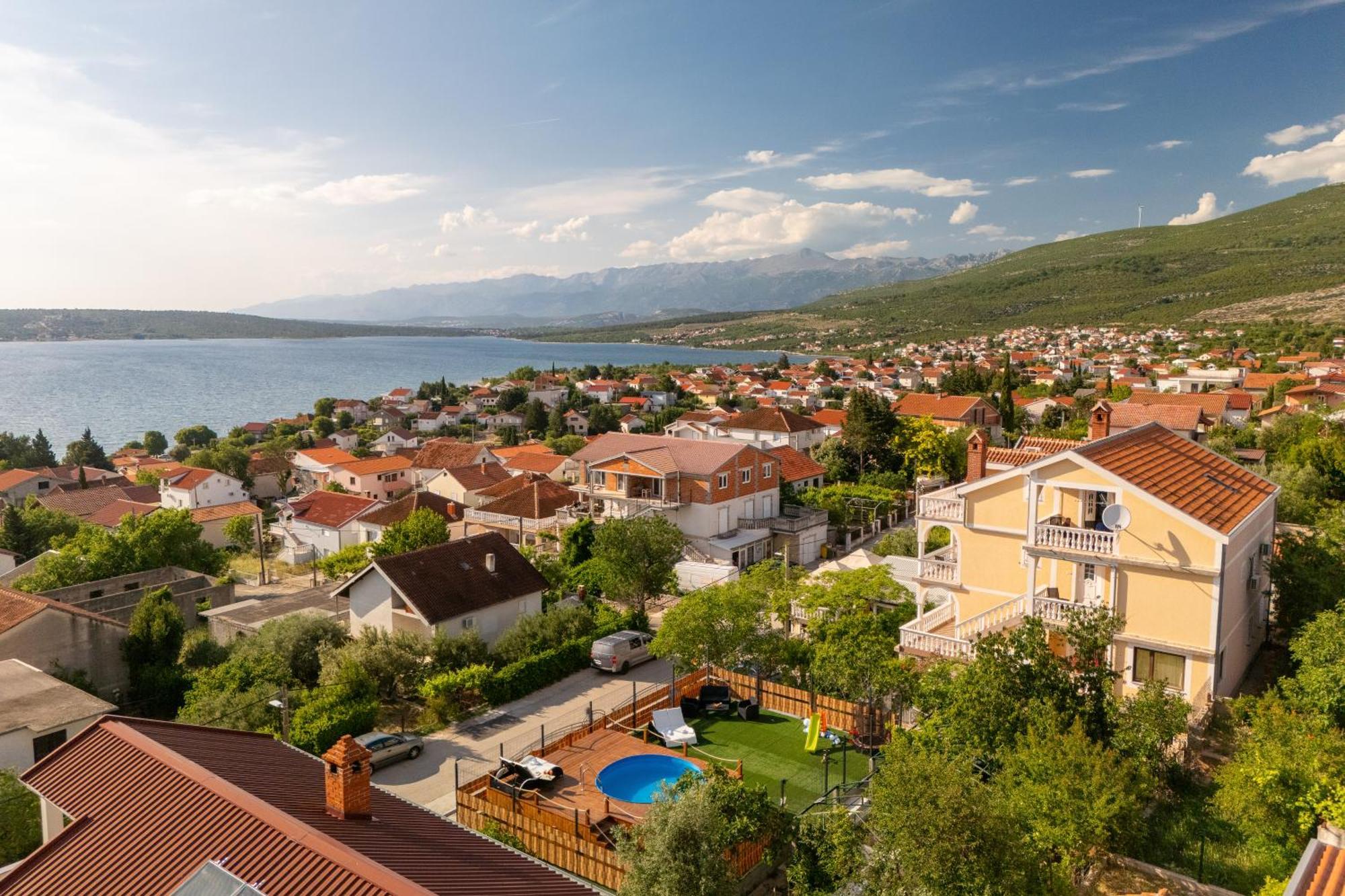 Apartments Milic Горни Карин Екстериор снимка